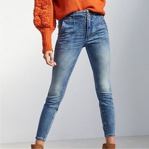 Anthropologie Pilcro Darted High Rise Skinny Jeans